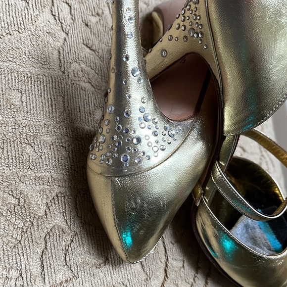 A very rare, designer coutoure Dress shoe in gold w crystals embelishments size7 - Picture 12 of 15